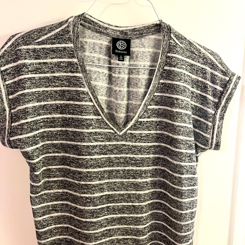 Bobeau gray and white striped tee